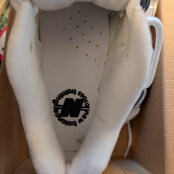 New Balance 608 White / Navy Woman's Sneakers, Size 7 Narrow - Picture 5 of 7